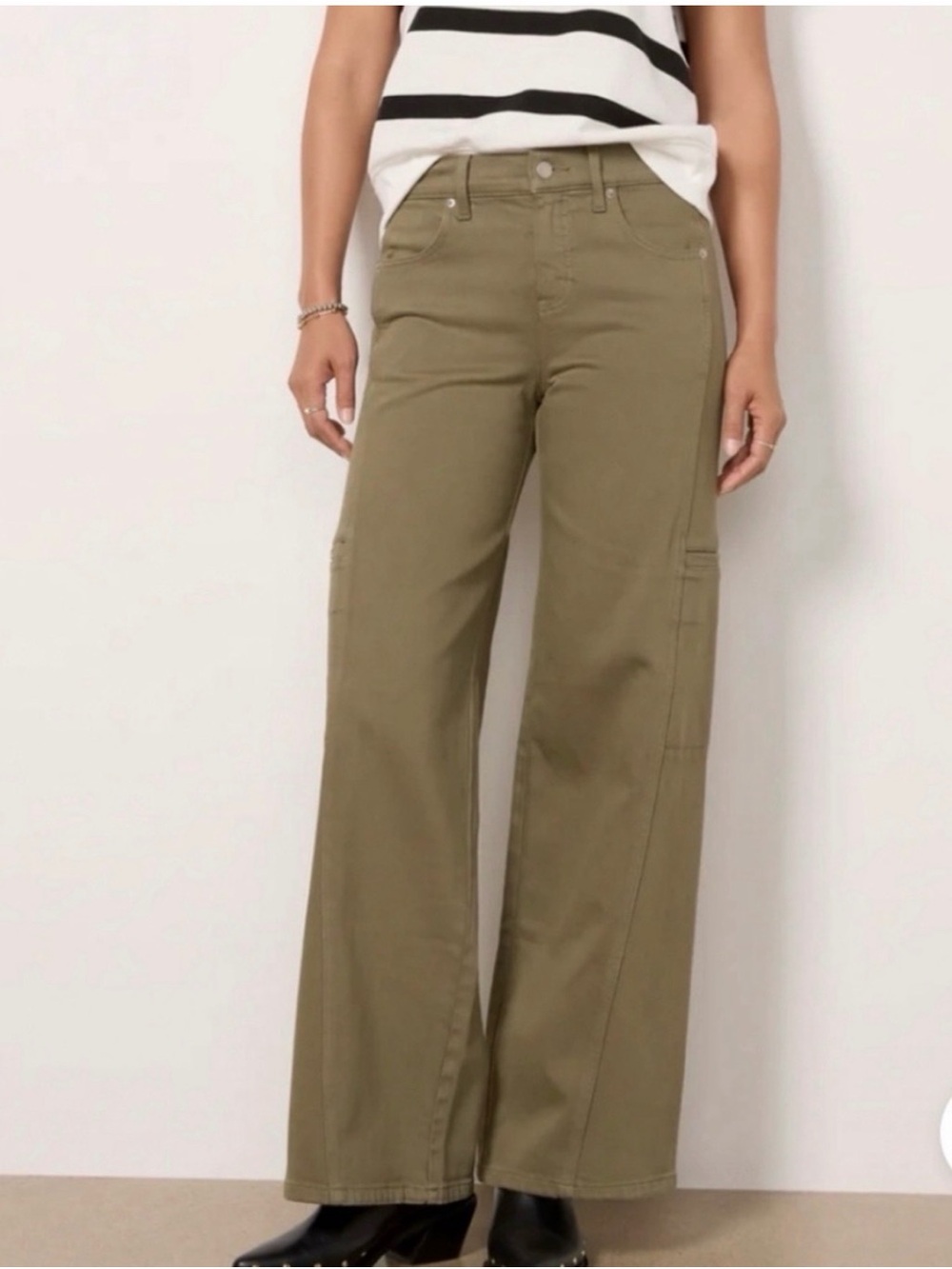 Evereve Carrie Cargo Jean sz 24. Fern olive green stretch wide leg